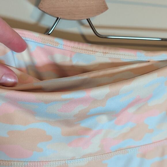 Fabletics Light Camo Motion365+ Leggings - Picture 5 of 9